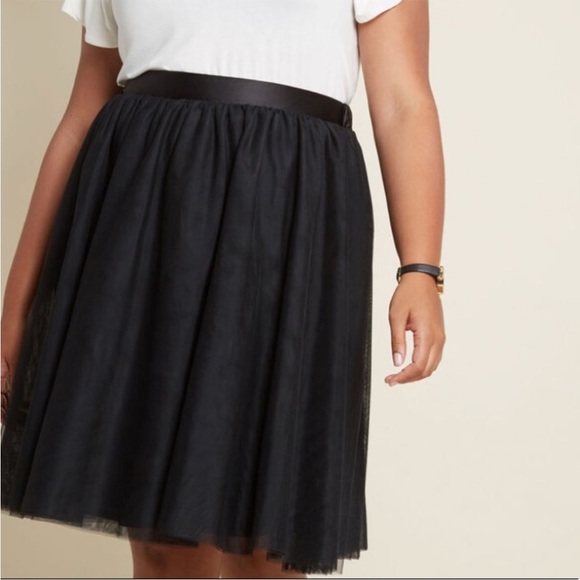 ModCloth Tulle of the Trade A-Line Skirt in Cream (XL) - Picture 3 of 8